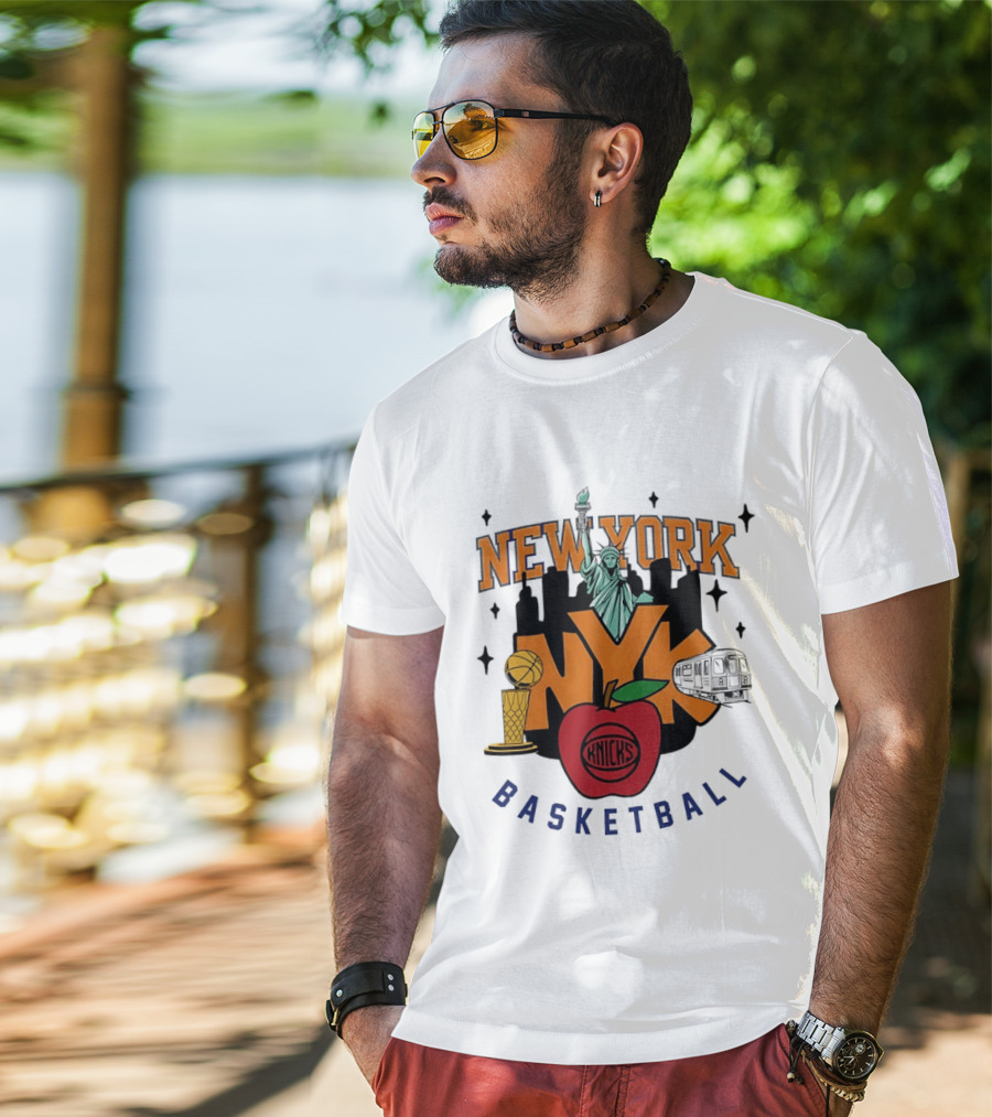 New York Knicks NYK Big Apple Basketball Statue Subway Skyline T-Shirt