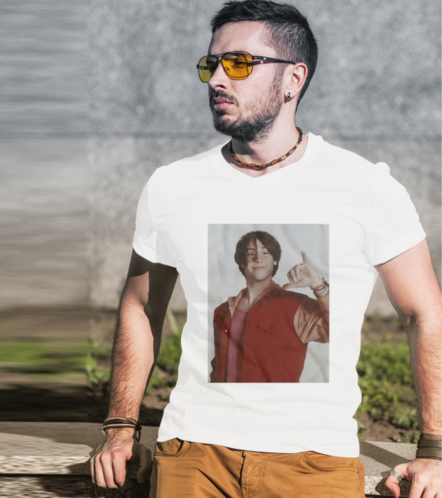 Keanu Reeves Hang Loose 90s Vintage Style Nostalgia Iconic Gesture T-Shirt