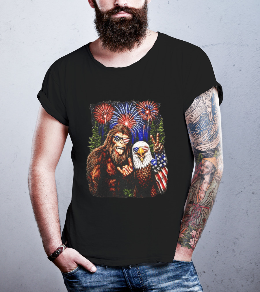Bigfoot Bald Eagle 4th Of July Fireworks Celebration With American Flag Sunglasses T-Shirt