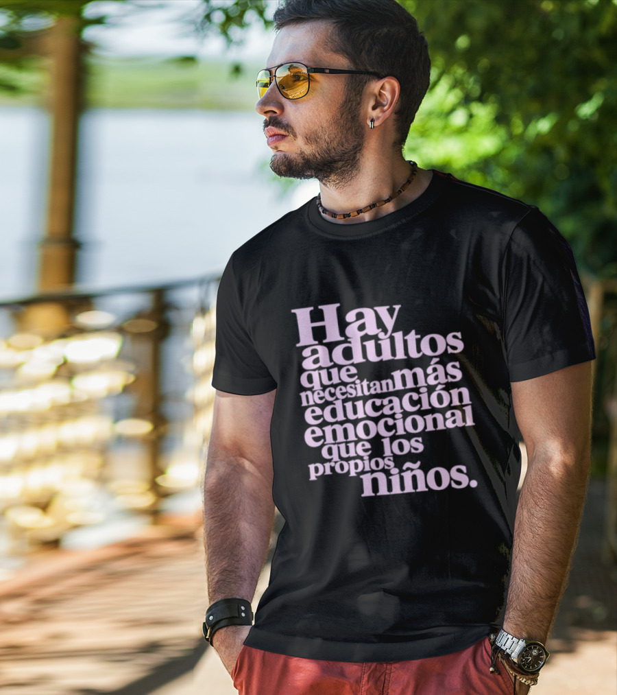 Hay Adultos Que Necesitan Más Educación Emocional Que Los Propios Niños T-Shirt