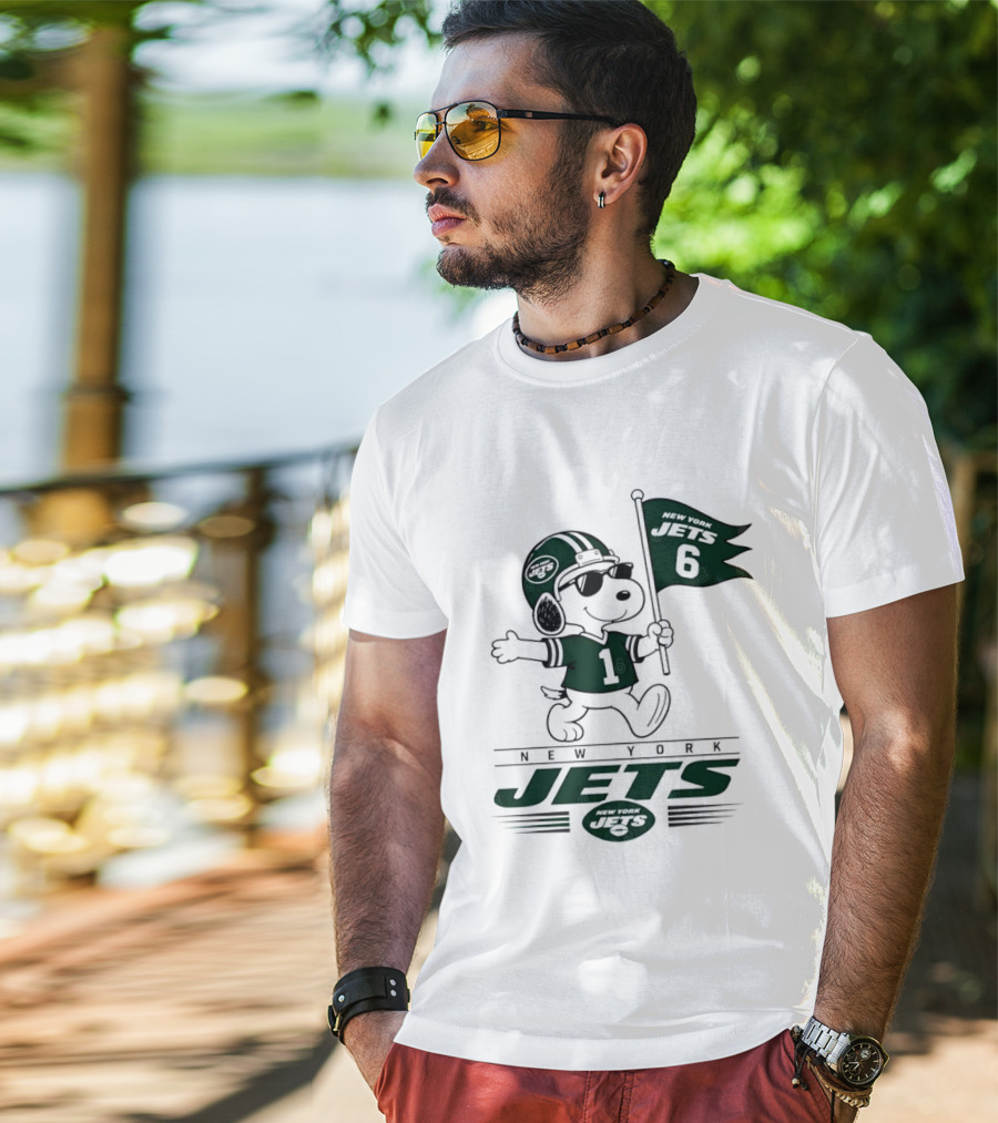 Snoopy Peanuts New York Jets Football 6 1 T-Shirt