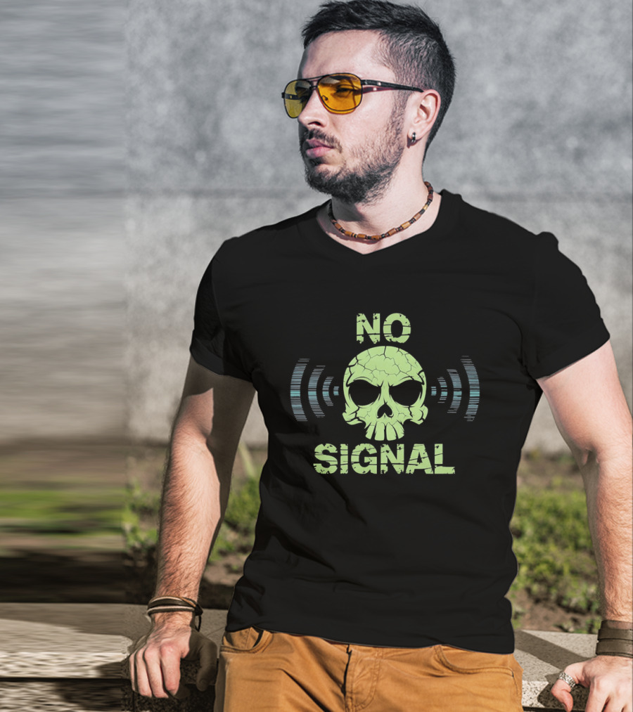 No Signal Skull Radio Waves Cracked T-Shirt