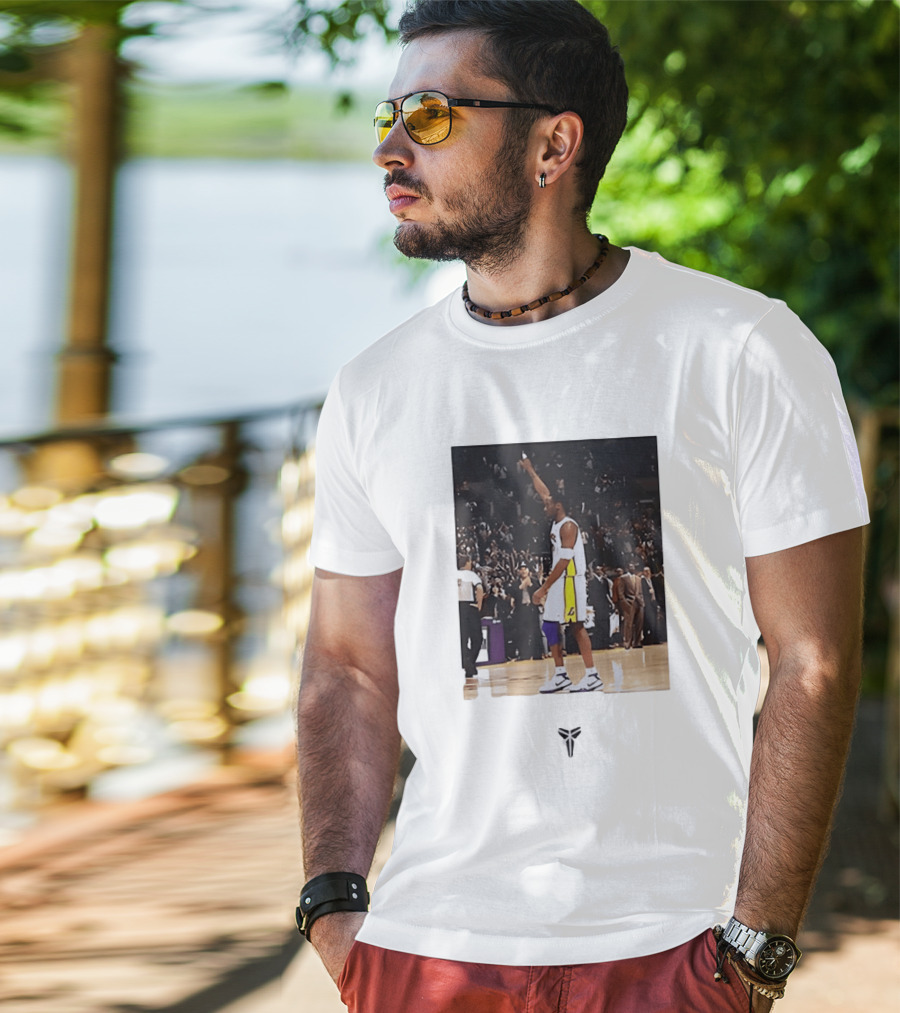 Kobe Bryant Los Angeles Lakers NBA Iconic Court Celebration T-Shirt