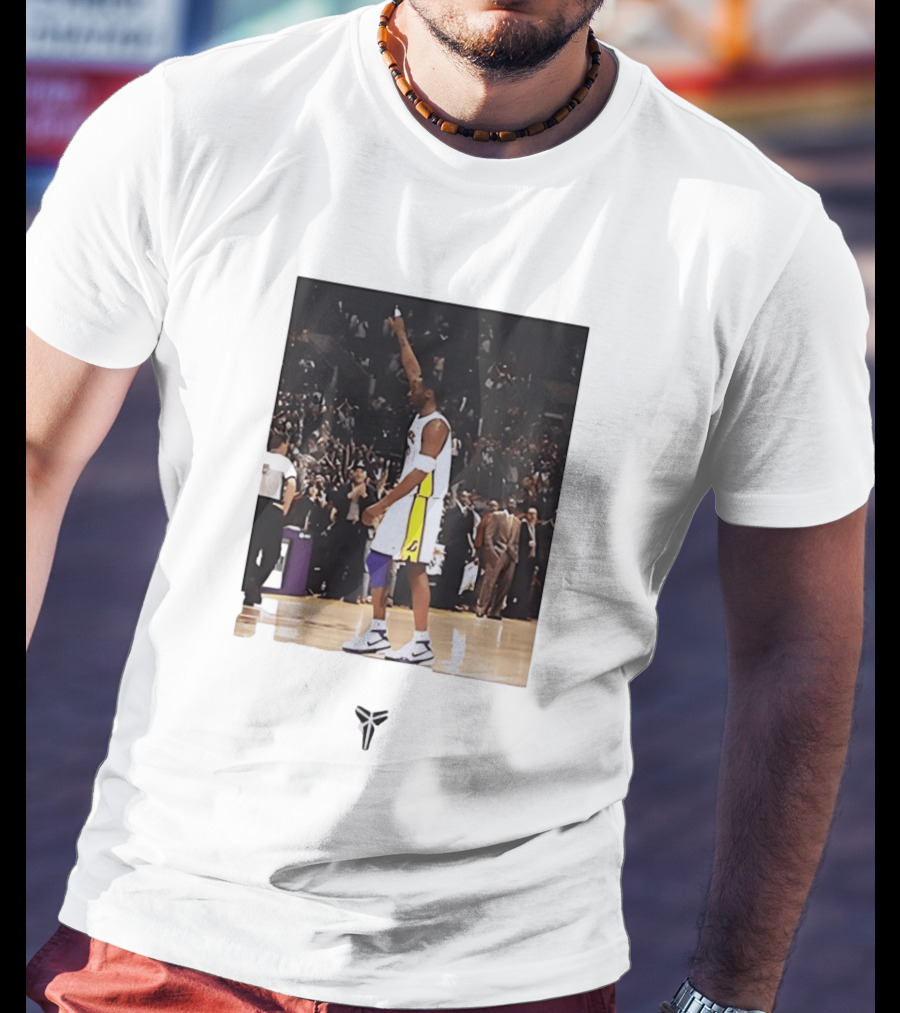 Kobe Bryant Los Angeles Lakers NBA Iconic Court Celebration T-Shirt