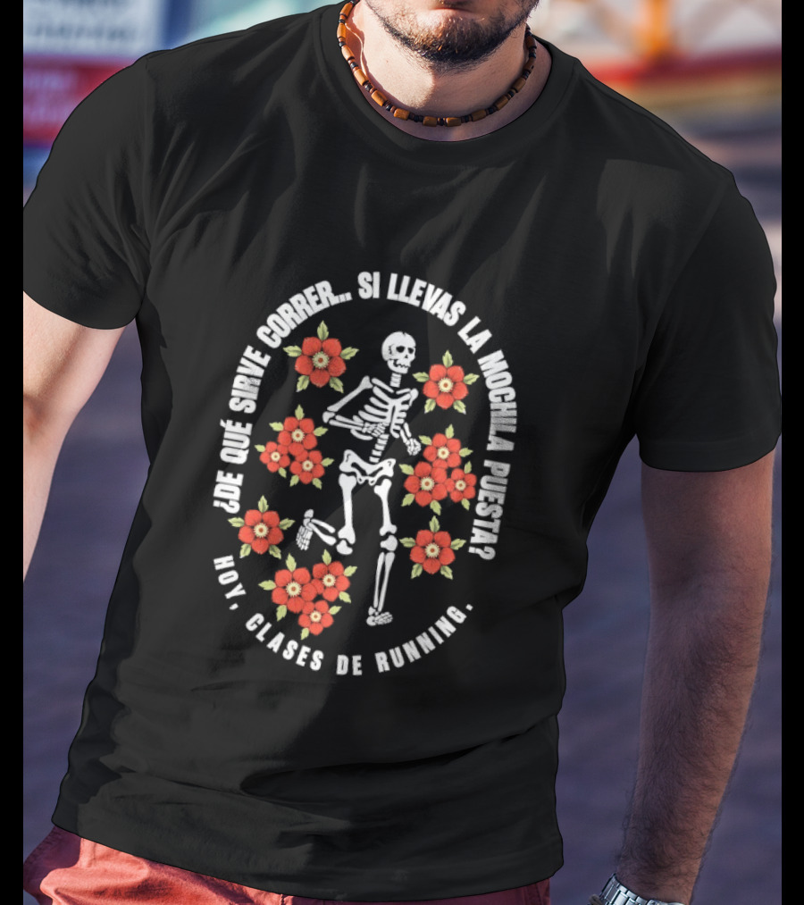 De Que Sirve Correr Si Llevas La Mochila Puesta Hoy Clases De Running Esqueleto Y Flores Rojas T-Shirt