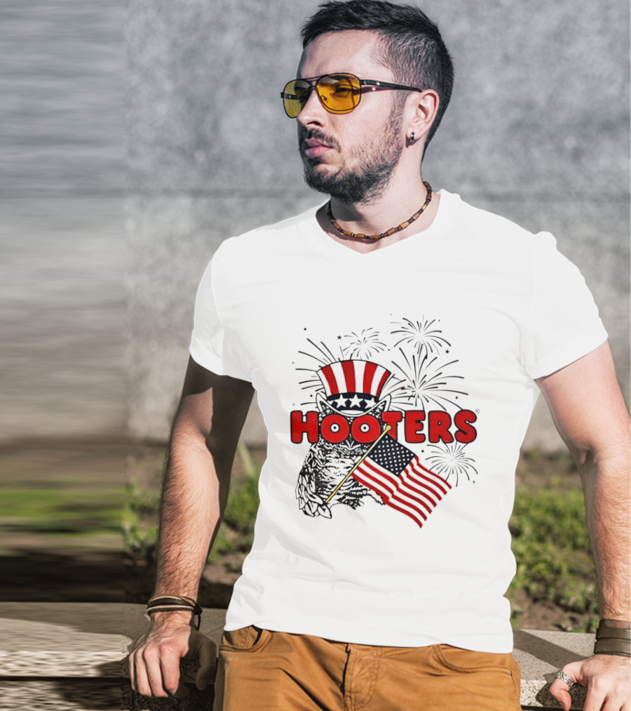 Hooters Uncle Sam Owl USA Flag Fireworks Celebration T-Shirt