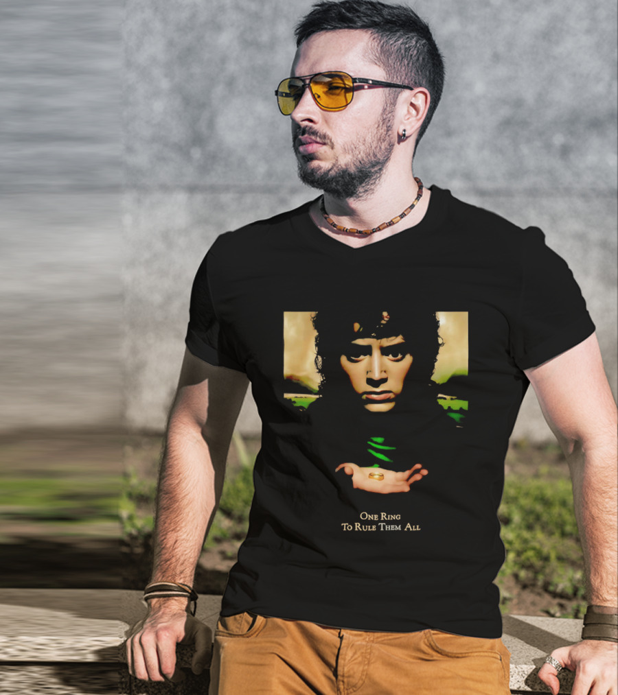 Elijah Wood One Ring To Rule Them All Lord Of The Rings Face Hands Gold Band T-Shirt