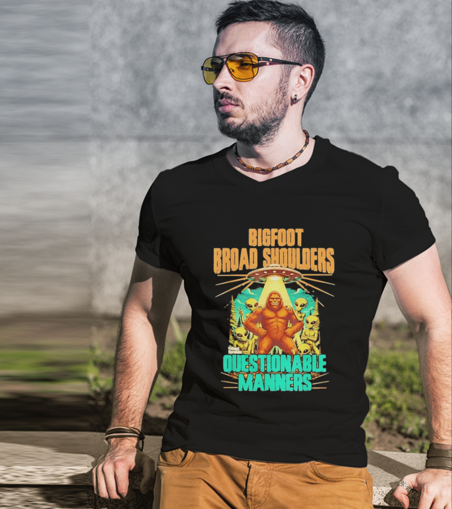 Bigfoot Broad Shoulders Questionable Manners Alien UFO Encounter Extraterrestrial T-Shirt