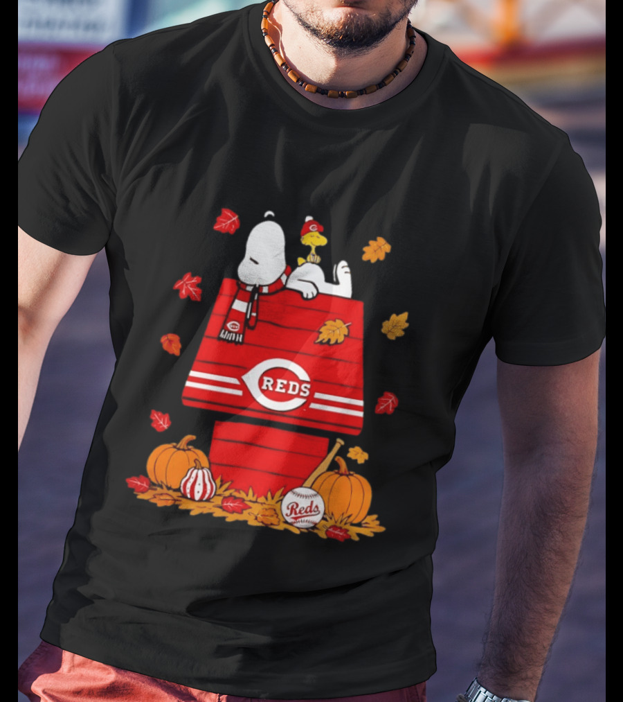 Snoopy Woodstock Cincinnati Reds Fall Baseball Pumpkins Leaves T-Shirt