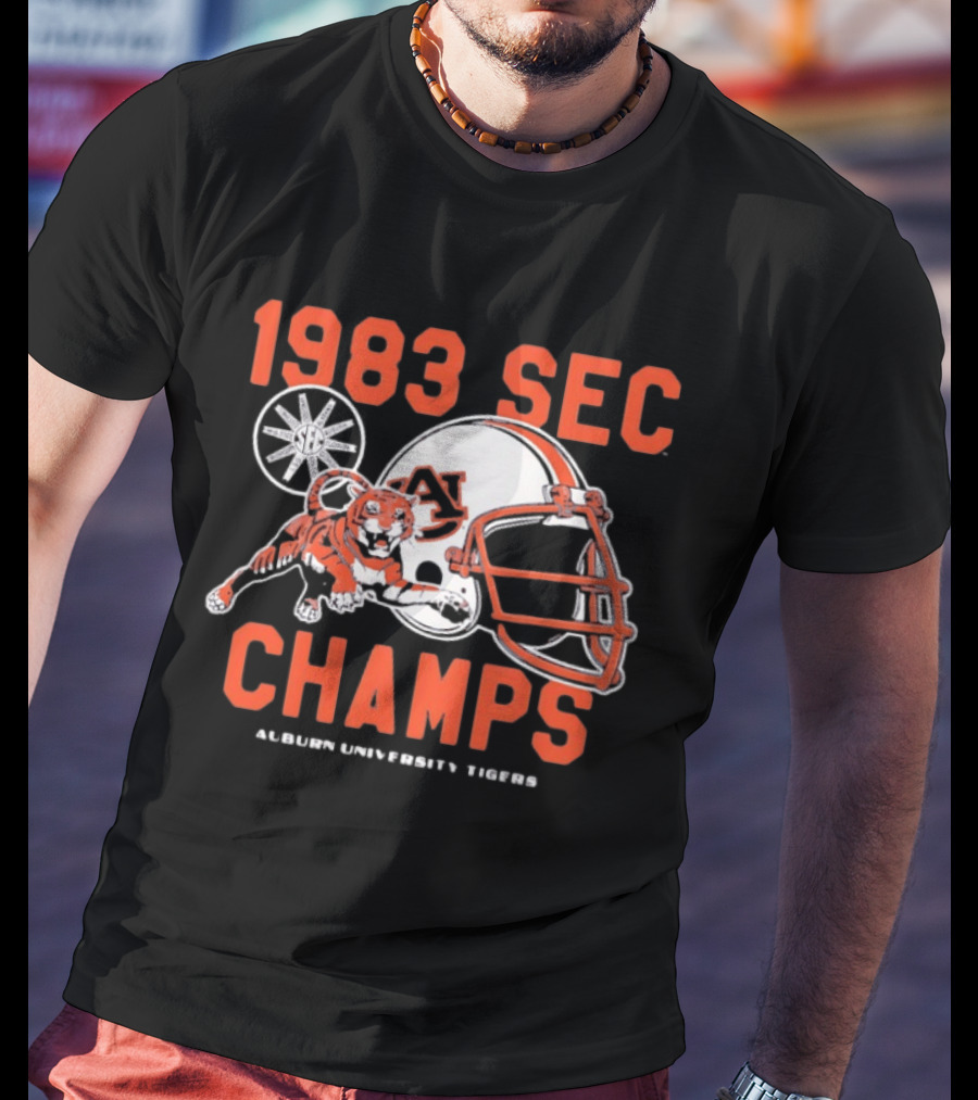 Auburn University Tigers 1983 SEC Champs Tiger Football Helmet T-Shirt