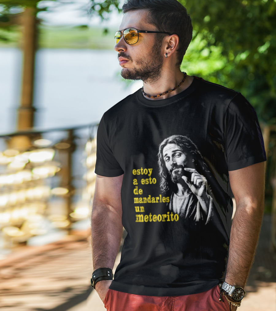 Jesus Estoy A Esto De Mandarles Un Meteorito T-Shirt