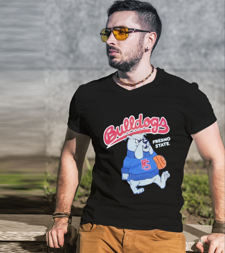 Fresno State Bulldogs Mascot With Basketball And Sweater T-Shirt