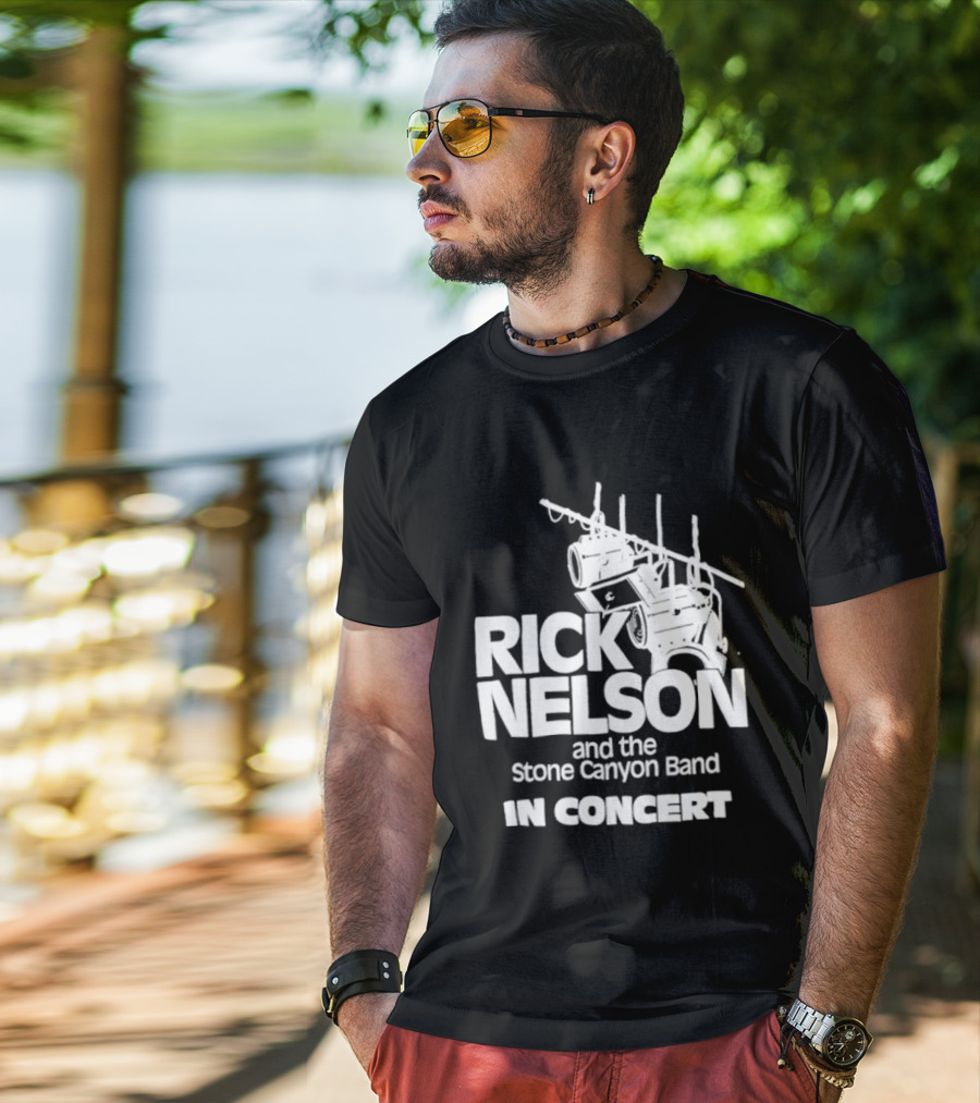 Rick Nelson And The Stone Canyon Band In Concert Trắng Trên Nền đen Dàn đèn Sân Khấu T-Shirt