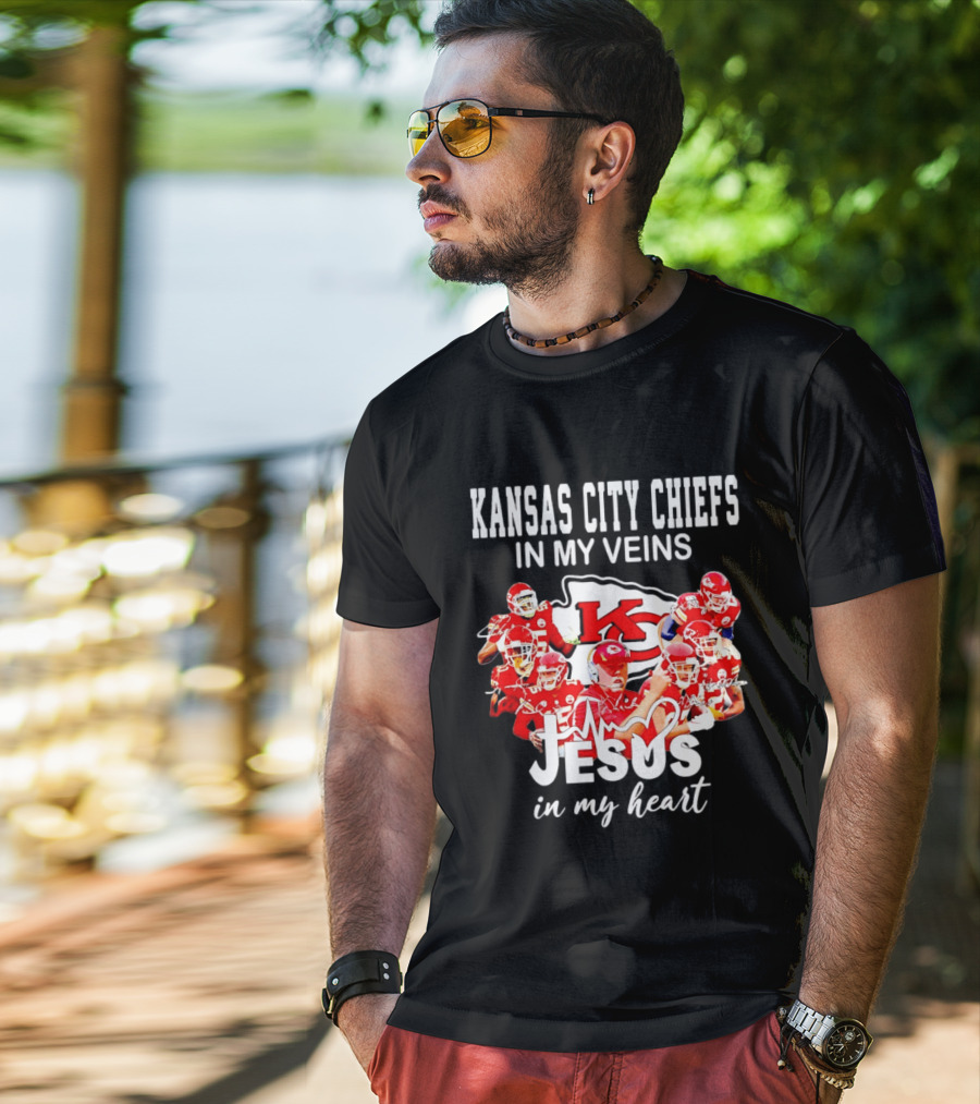Kansas City Chiefs In My Veins Jesus In My Heart Football Fans T-Shirt