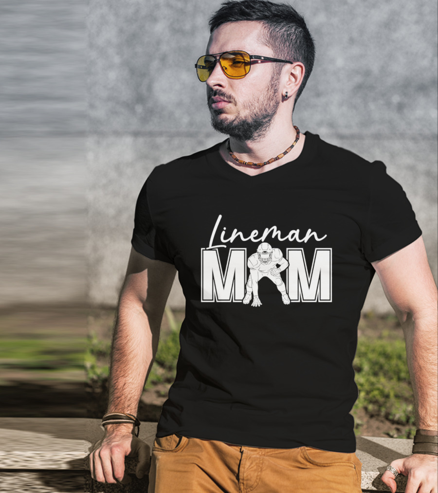 Lineman Mom Football Player Bold Lettering T-Shirt