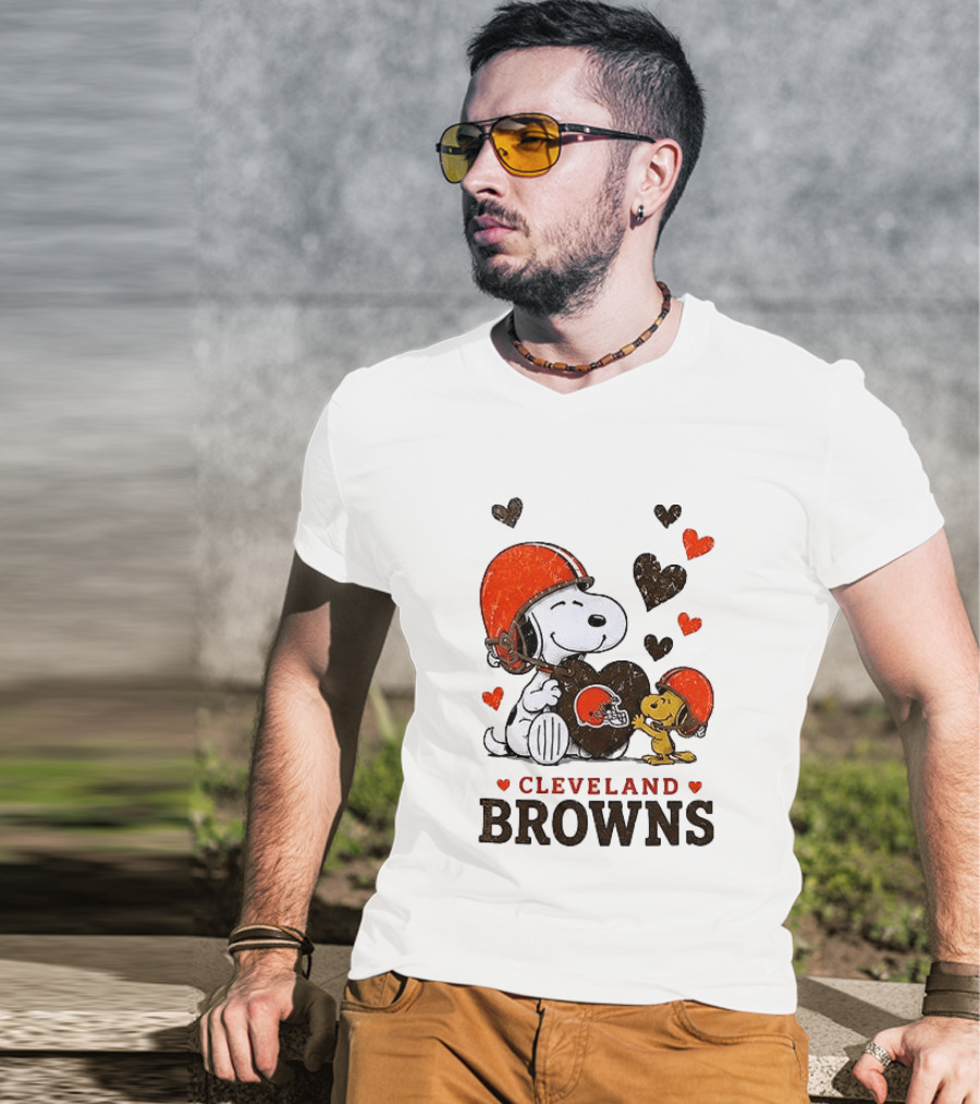Cleveland Browns Peanuts Snoopy Woodstock Heart Helmets Love T-Shirt