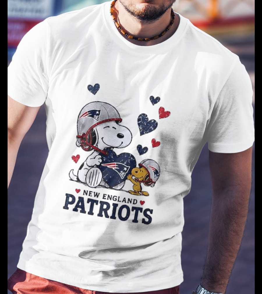 New England Patriots Peanuts Snoopy Woodstock Heart Helmets T-Shirt