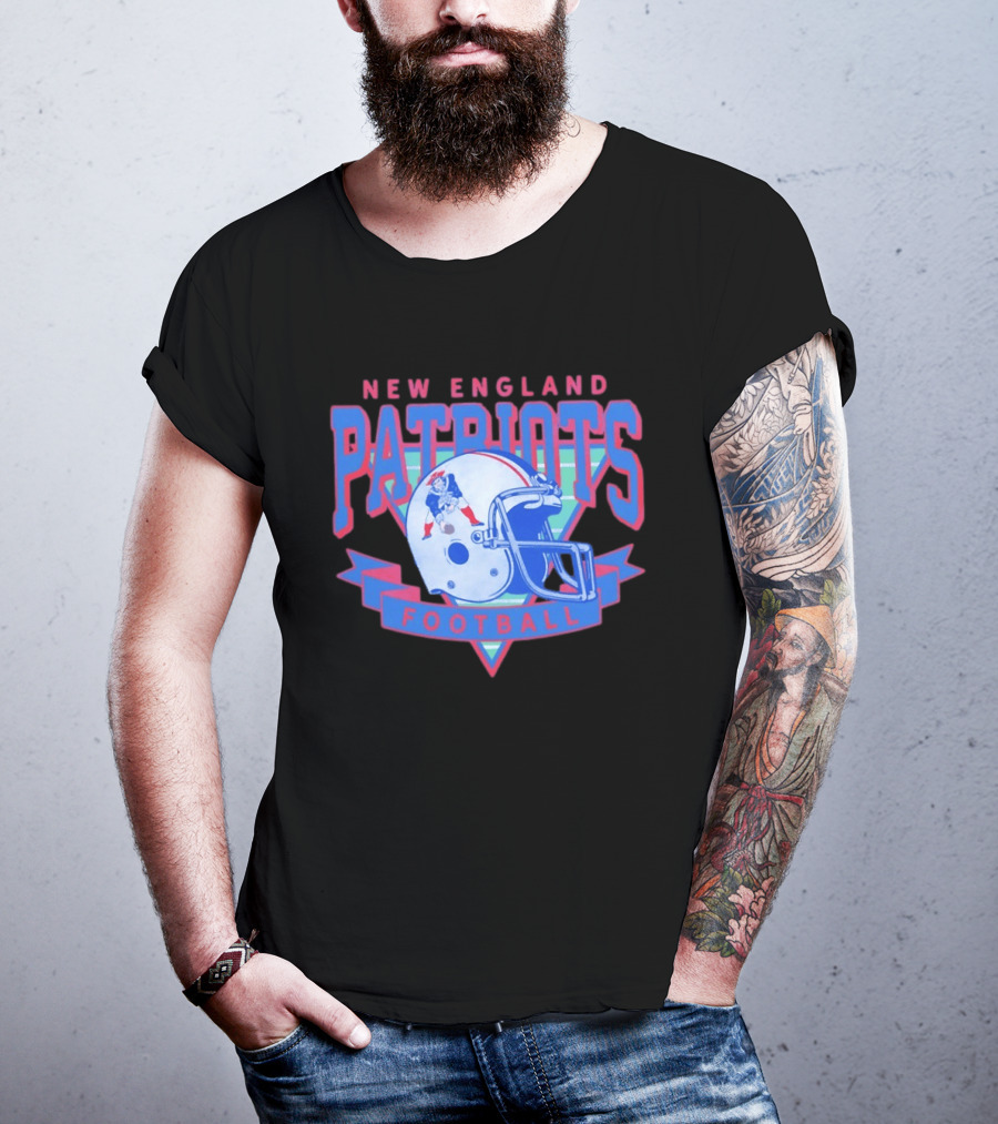 New England Patriots Football Vintage Helmet T-Shirt