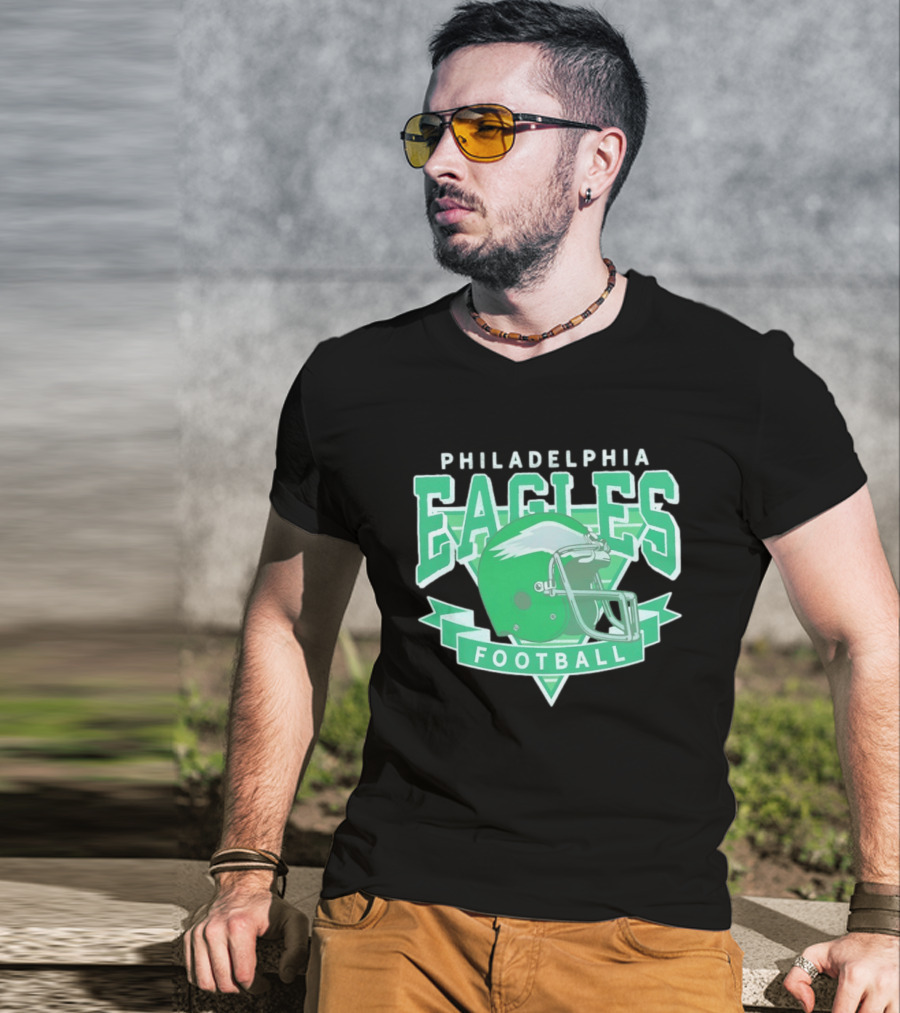 Philadelphia Eagles Helmet Vintage Style Football Fan Gear T-Shirt