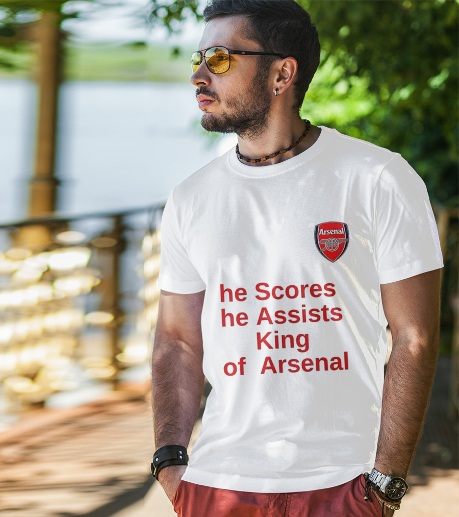 B﻿ukayo Saka He Scores He Assists King Of Arsenal T-Shirt