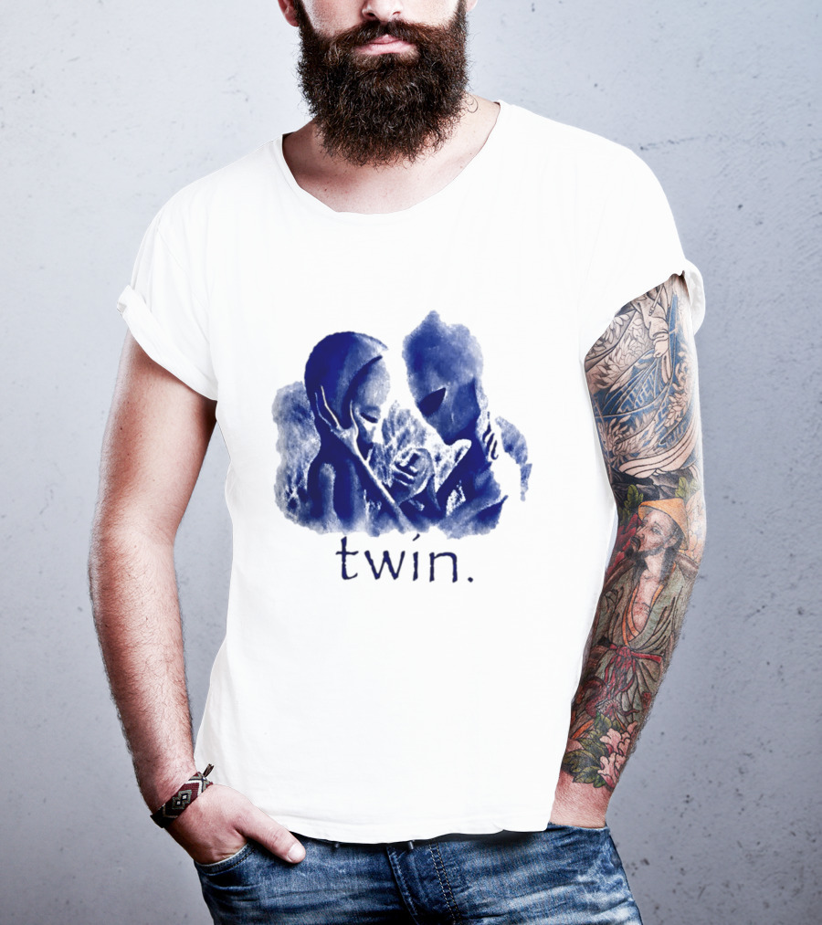 Twin Alien Extraterrestrial Sci Fi Embrace T-Shirt