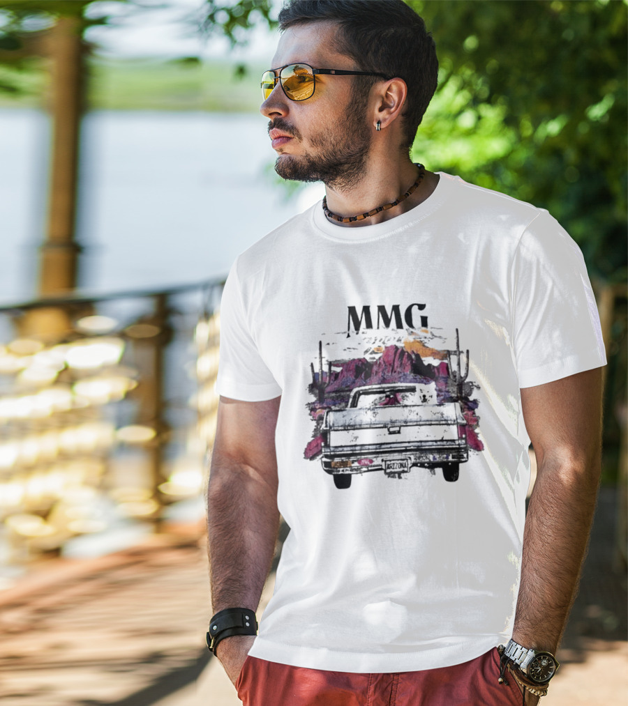 MMG Luna Vintage Car Desert Sunset Scene T-Shirt