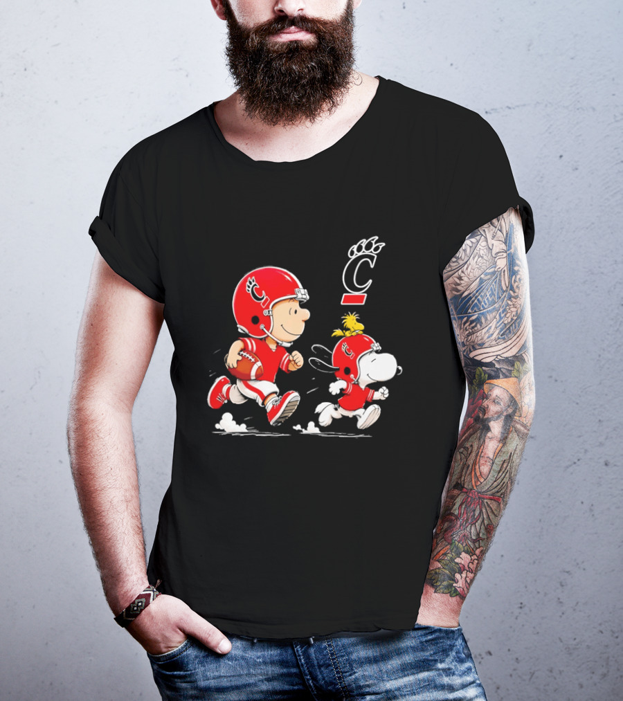 Charlie Brown Snoopy Cincinnati Bearcats Football Running T-Shirt