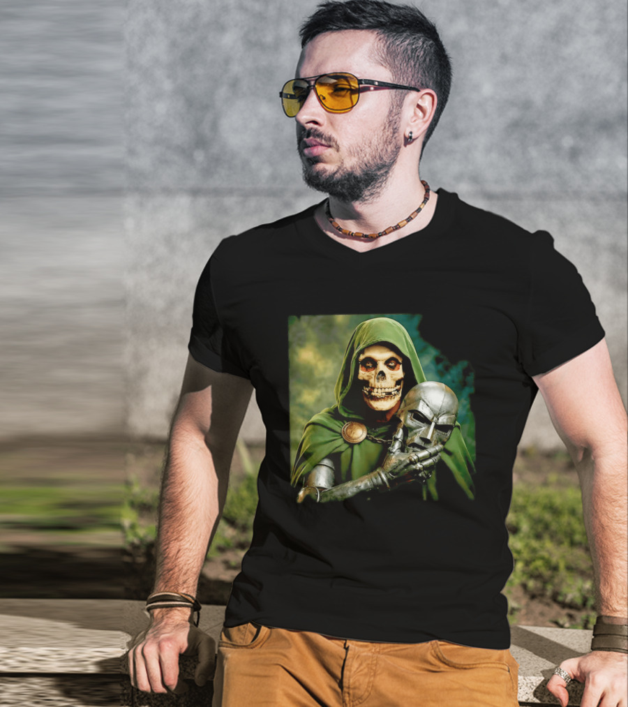 Doctor Doom Skull Face Holding Mask Supervillain Marvel T-Shirt