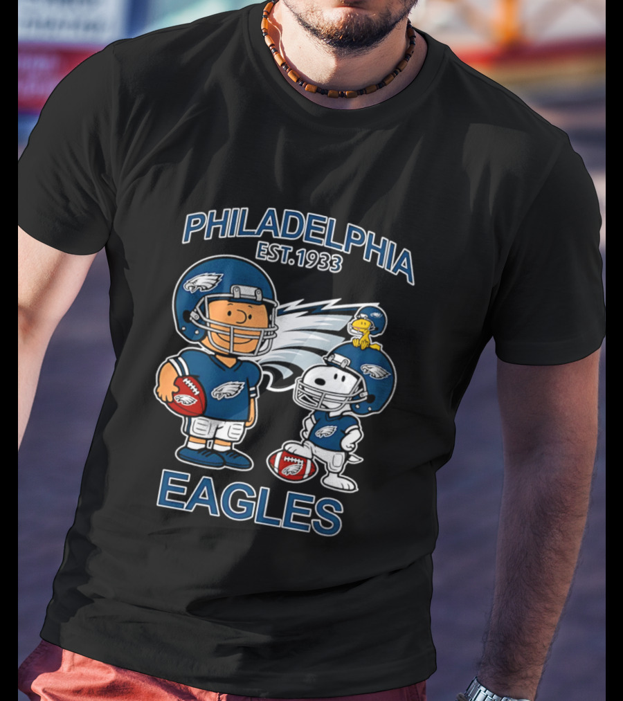 Philadelphia Est 1933 Eagles Charlie Brown Snoopy Football Team T-Shirt
