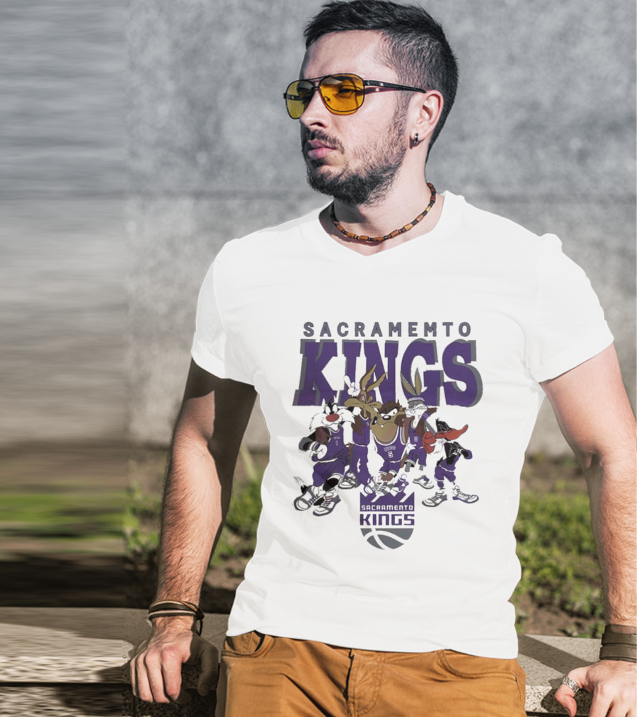 Sacramento Kings Looney Tunes Characters NBA Basketball Team T-Shirt