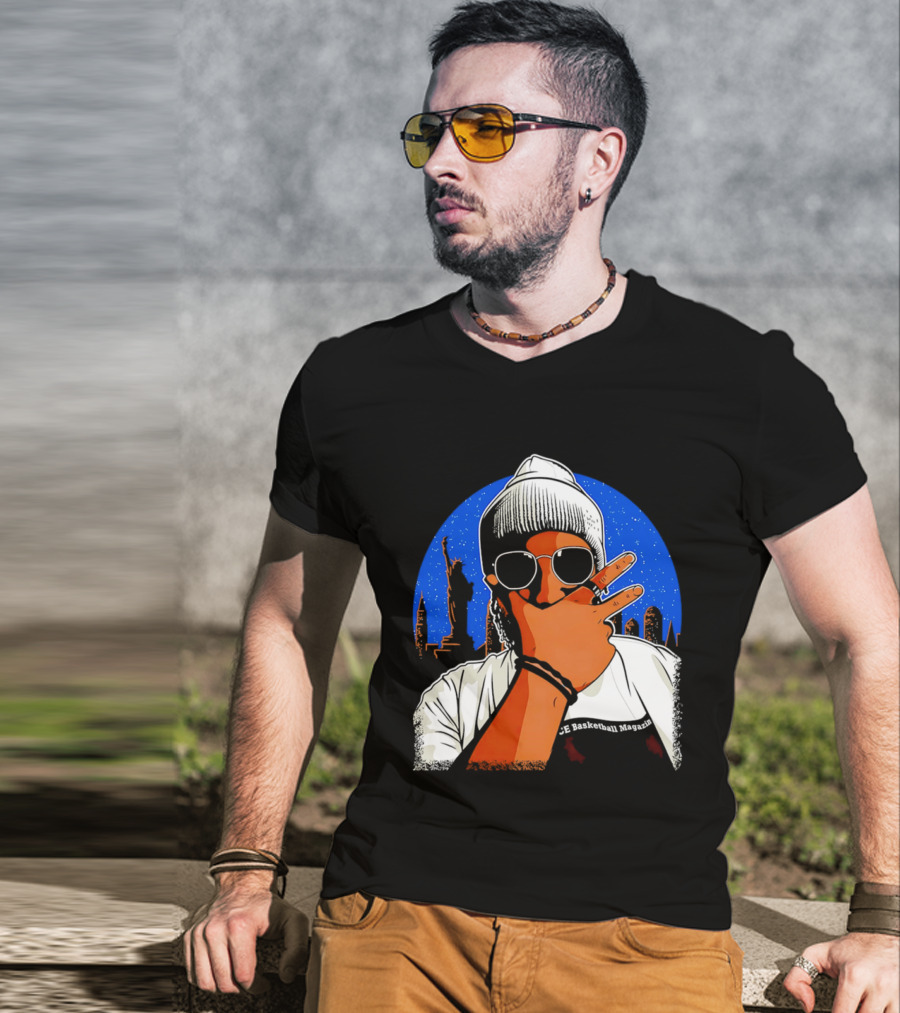 CE Basketball Magazin NYC Skyline Statue Of Liberty Statue Peace Sign T-Shirt