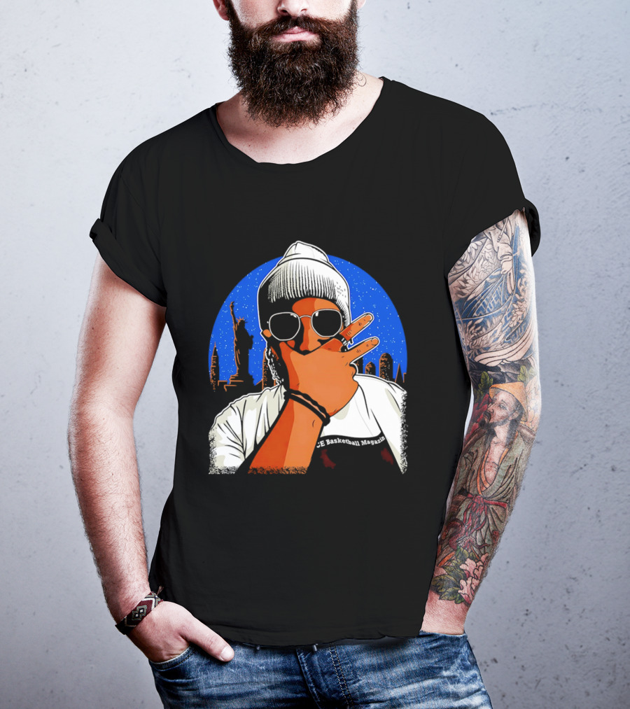 CE Basketball Magazin NYC Skyline Statue Of Liberty Statue Peace Sign T-Shirt