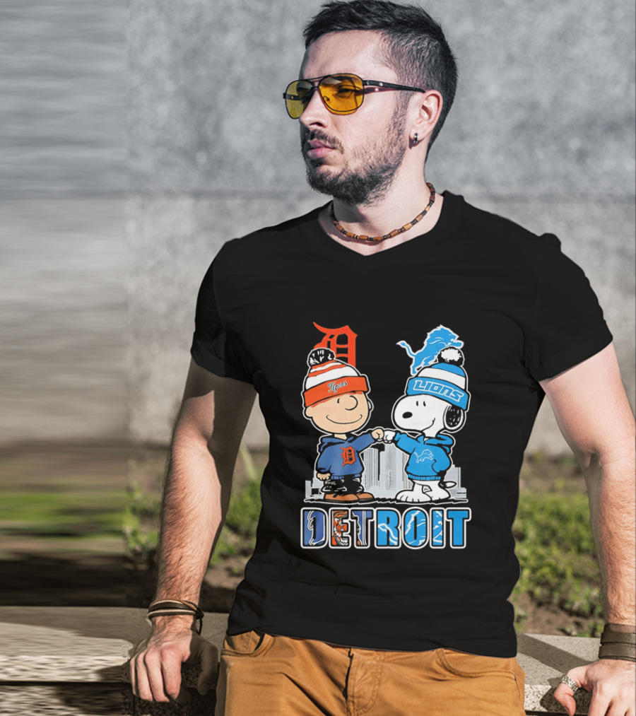 Charlie Brown Snoopy Detroit Tigers Lions Fist Bump Peanuts T-Shirt