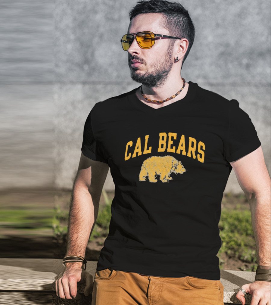 Cal Bears NCAA Distressed Grizzly Bear Profile T-Shirt