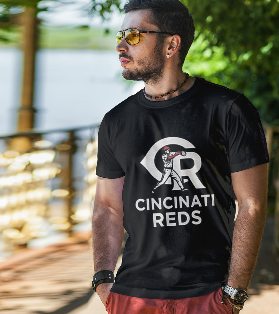 Cincinnati Reds Skull Crossing Bats Baseball Logo Sports Fan T-Shirt