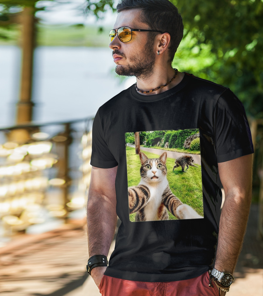 Shocked Face Tabby Cat Taking Selfie With Running Raccoon On Lawn Road T-Shirt