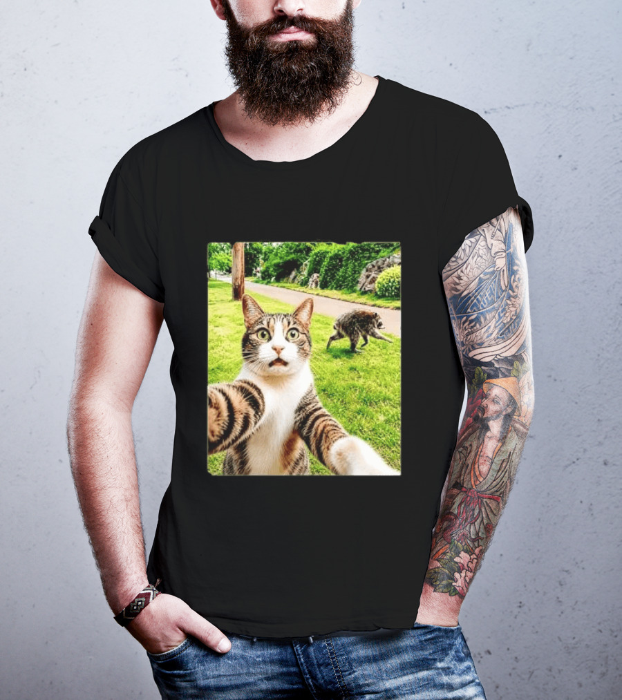 Shocked Face Tabby Cat Taking Selfie With Running Raccoon On Lawn Road T-Shirt