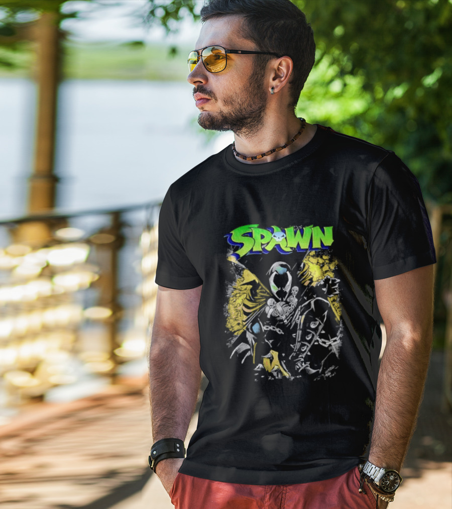 Spawn Crouching Superhero Chains Cape Distressed Comics T-Shirt