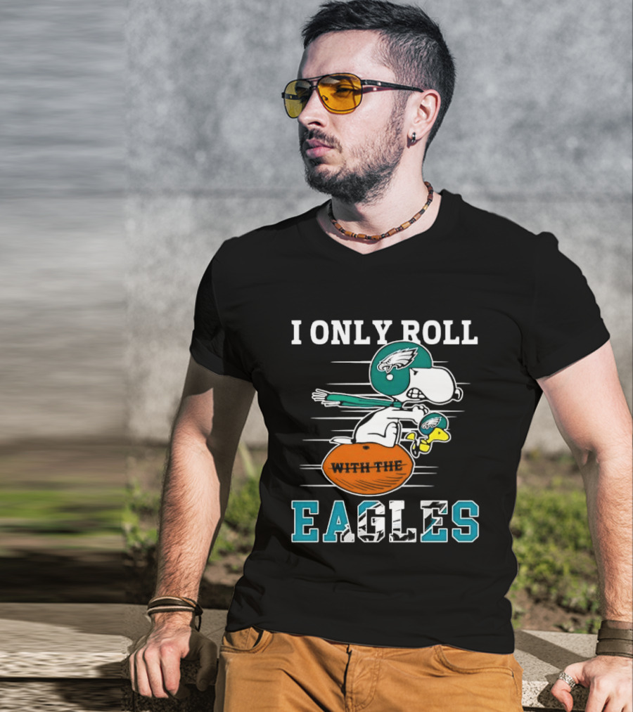 Philadelphia Eagles I Only Roll With The Eagles Cartoon Dog Helmet Football T-Shirt