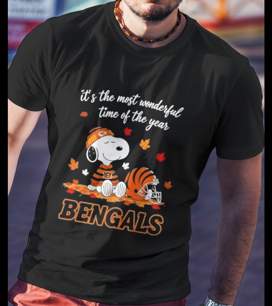 It's The Most Wonderful Time Of The Year Snoopy Bengals Leaves Helmet T-Shirt