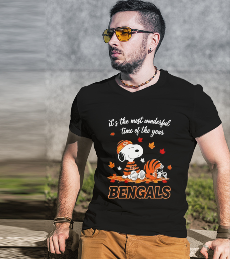 It's The Most Wonderful Time Of The Year Snoopy Bengals Leaves Helmet T-Shirt