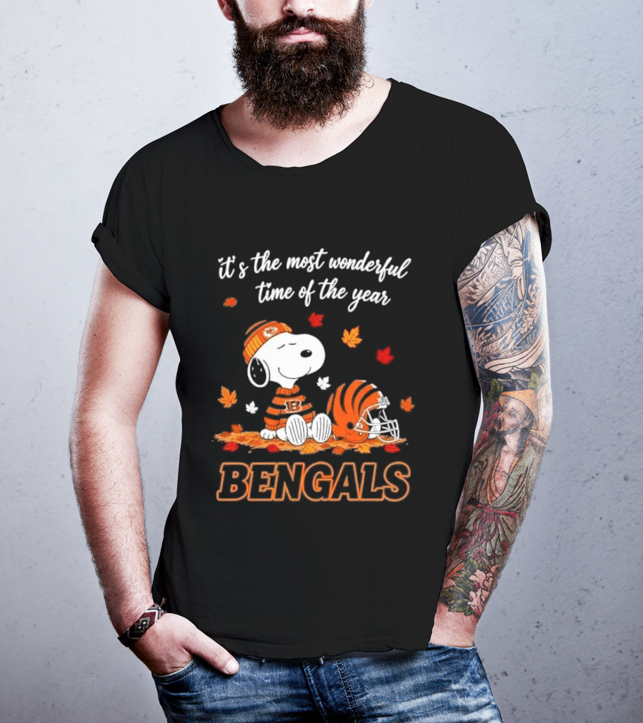 It's The Most Wonderful Time Of The Year Snoopy Bengals Leaves Helmet T-Shirt