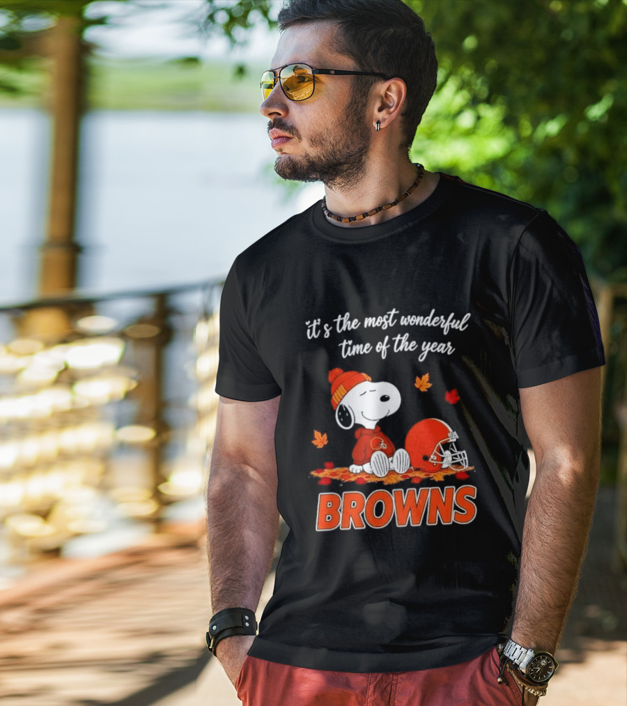Cleveland Browns Snoopy It's The Most Wonderful Time Of The Year Autumn Leaves Helmet T-Shirt