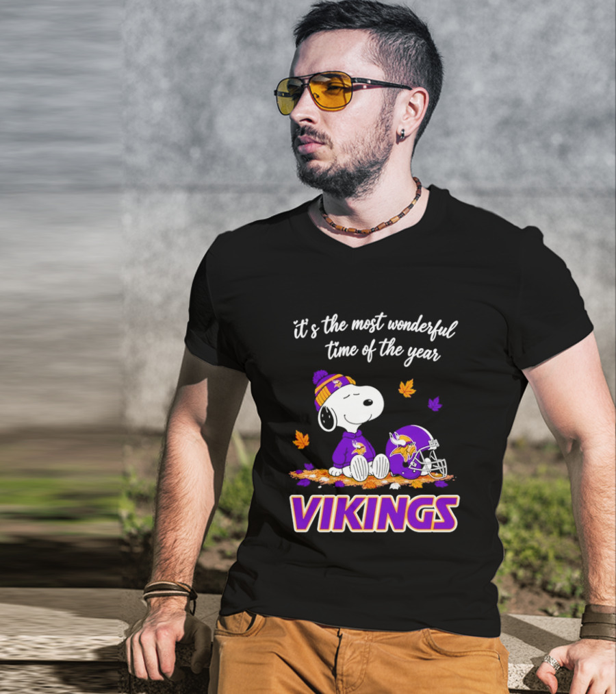 Minnesota Vikings It's The Most Wonderful Time Of The Year Snoopy Sitting Helmet Autumn Leaves T-Shirt