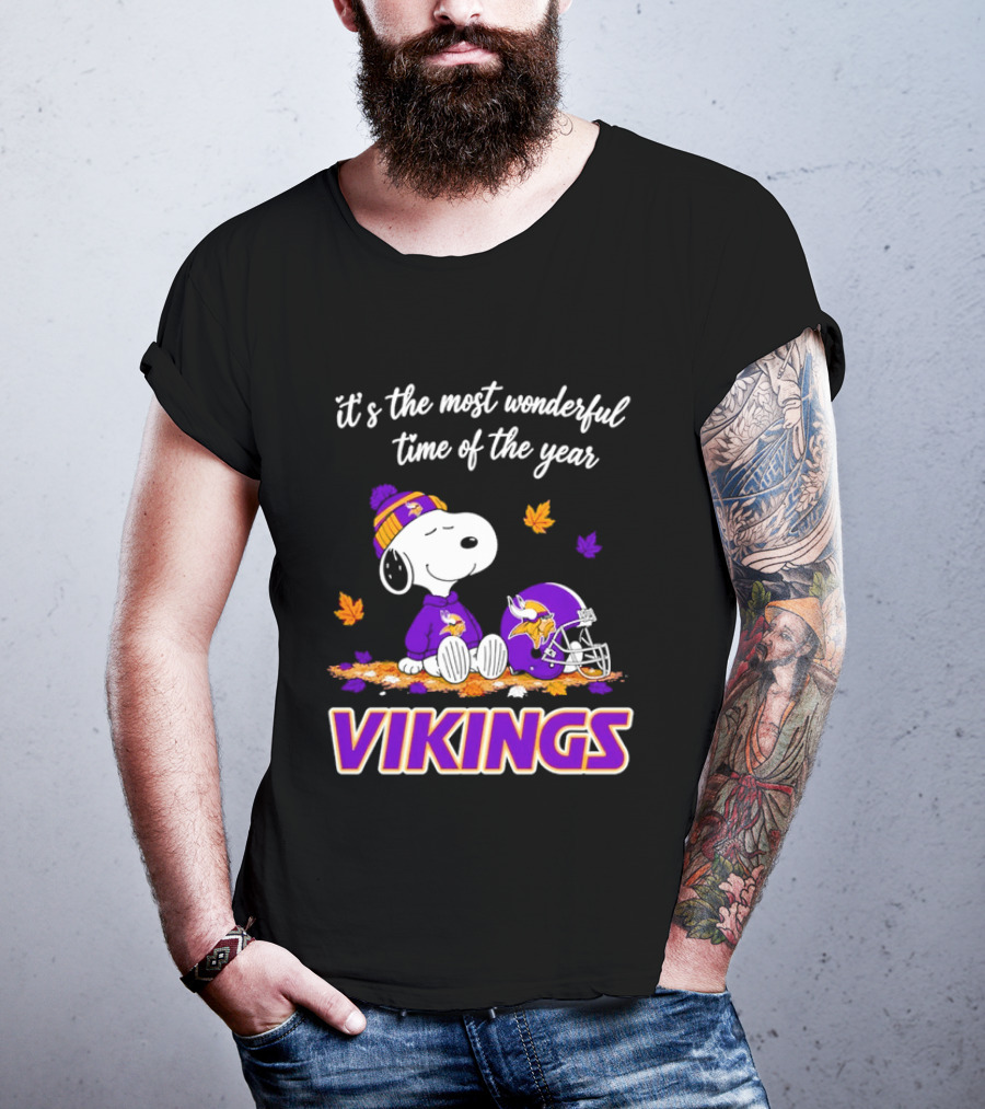 Minnesota Vikings It's The Most Wonderful Time Of The Year Snoopy Sitting Helmet Autumn Leaves T-Shirt