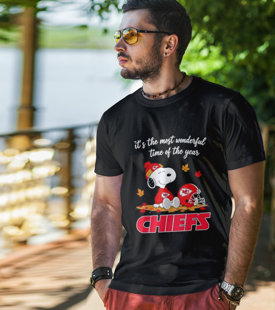 Kansas City Chiefs Snoopy It's The Most Wonderful Time Of The Year Helmet Autumn Leaves T-Shirt