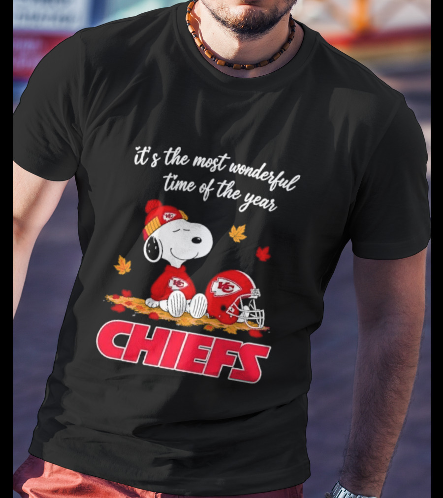 Kansas City Chiefs Snoopy It's The Most Wonderful Time Of The Year Helmet Autumn Leaves T-Shirt