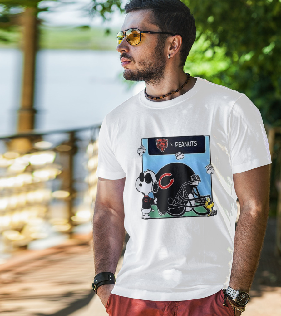 Chicago Bears X Peanuts Snoopy Woodstock Football Collaboration T-Shirt