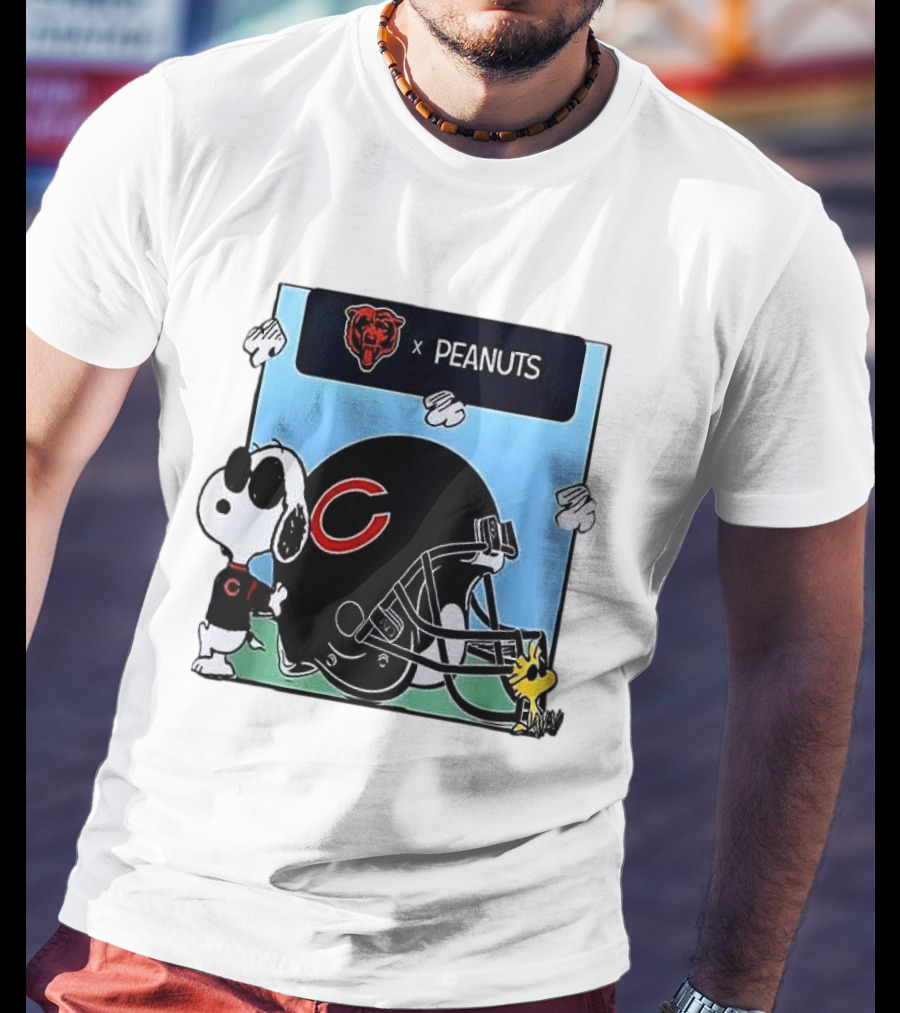 Chicago Bears X Peanuts Snoopy Woodstock Football Collaboration T-Shirt