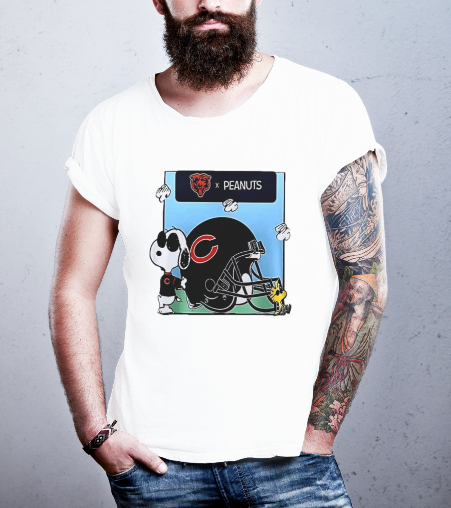 Chicago Bears X Peanuts Snoopy Woodstock Football Collaboration T-Shirt